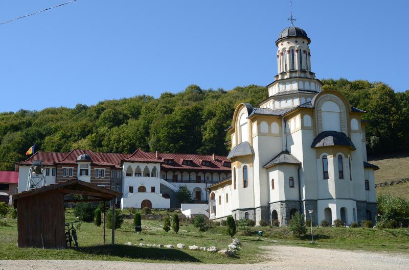 Biserici si manastiri - Mănăstirea Valea Mare - Nașterea Sfântului Ioan Botezătoru